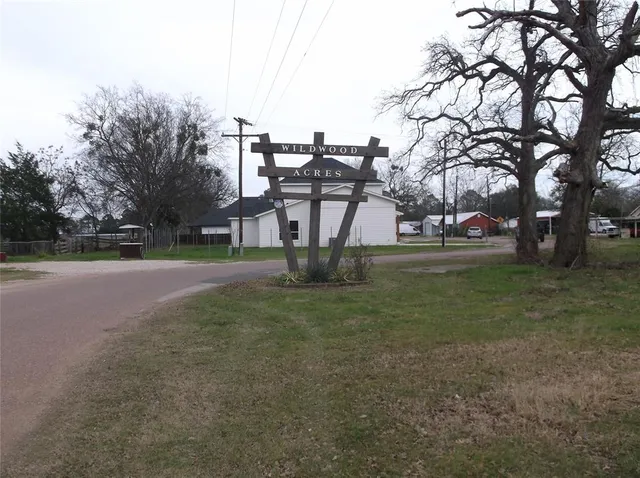 a view of a park with entertaining space
