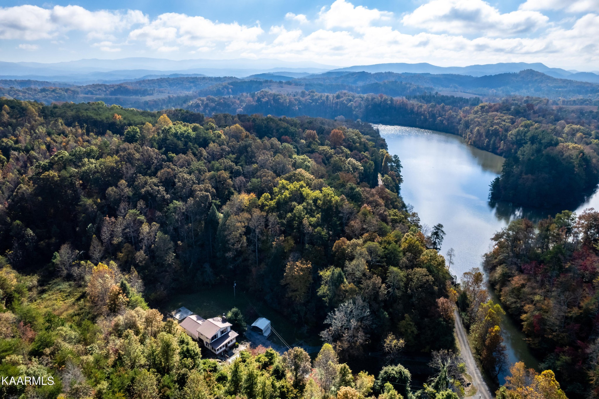710 Scenic River Road Madisonville, TN 37354 - Photo 41 of 43 a view of a city and mountains