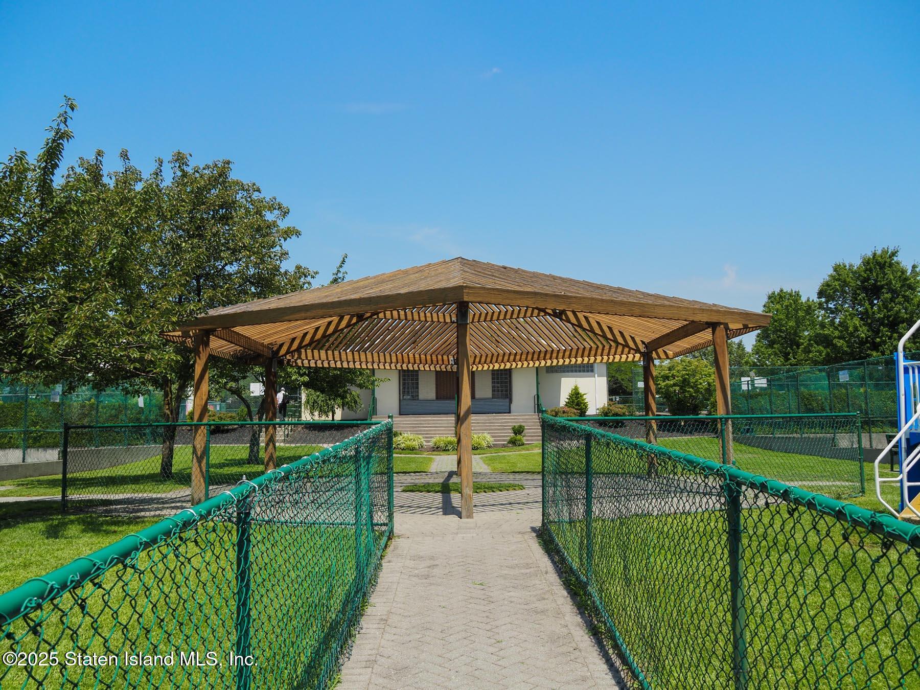 214 Ilyssa Way Staten Island, NY 10312 - Photo 12 of 22