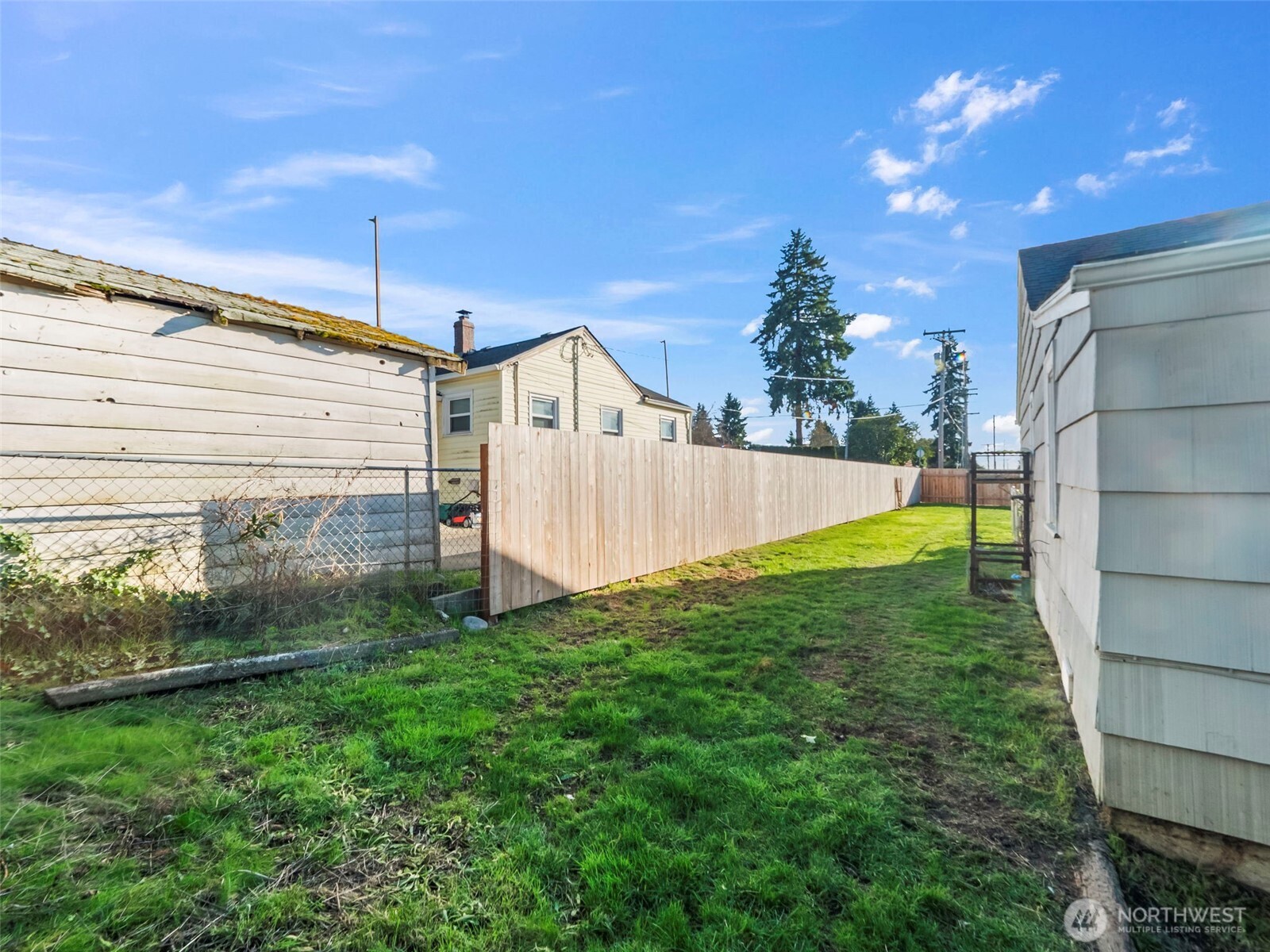 1022 Sheridan Road Bremerton, WA 98310 - Photo 23 of 28 a view of a backyard with a garden