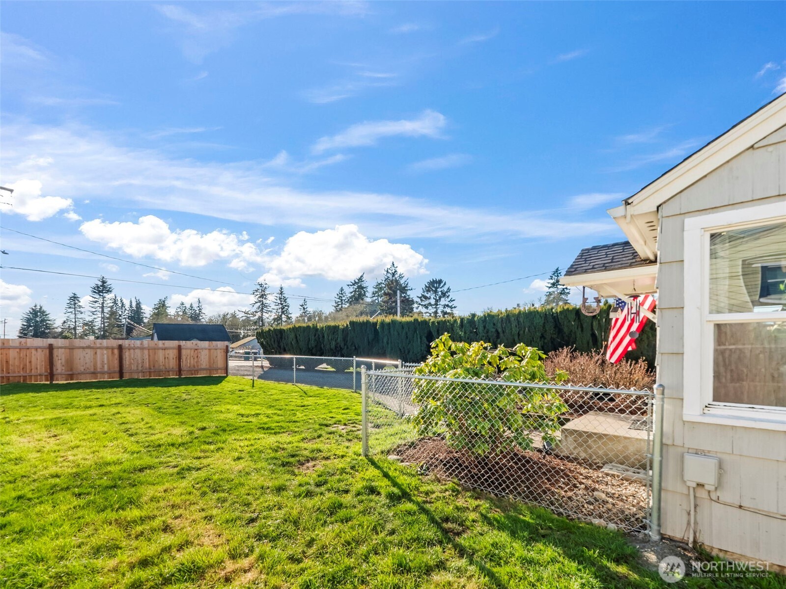 1022 Sheridan Road Bremerton, WA 98310 - Photo 25 of 28 a view of a backyard with a garden and plants