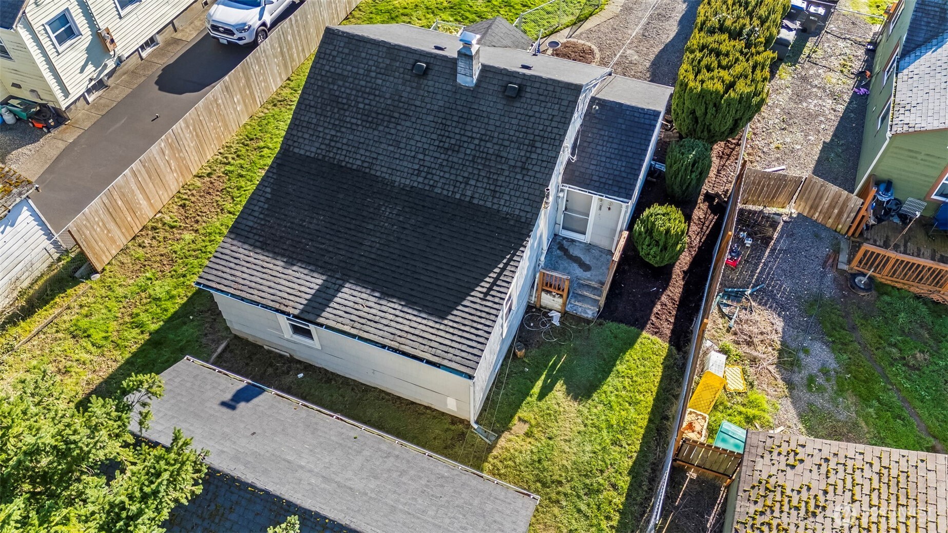 1022 Sheridan Road Bremerton, WA 98310 - Photo 8 of 28 a view of an outdoor sitting area