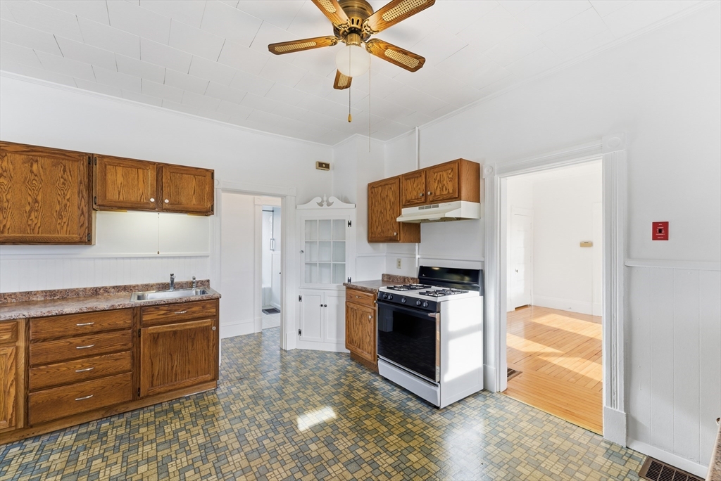 31-33 North Boulevard West Springfield, MA 01089 - Photo 6 of 42