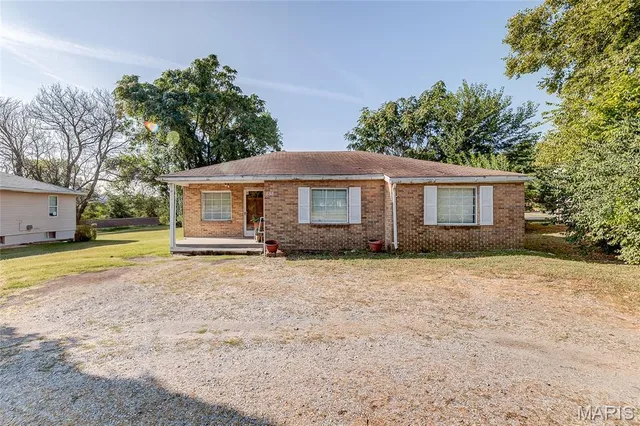 $145,000 | 836 Lincoln Highway, Fairview Heights, IL 62208