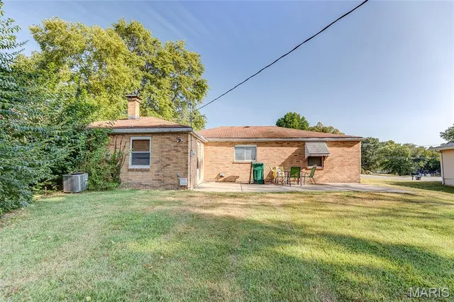 $145,000 | 836 Lincoln Highway, Fairview Heights, IL 62208