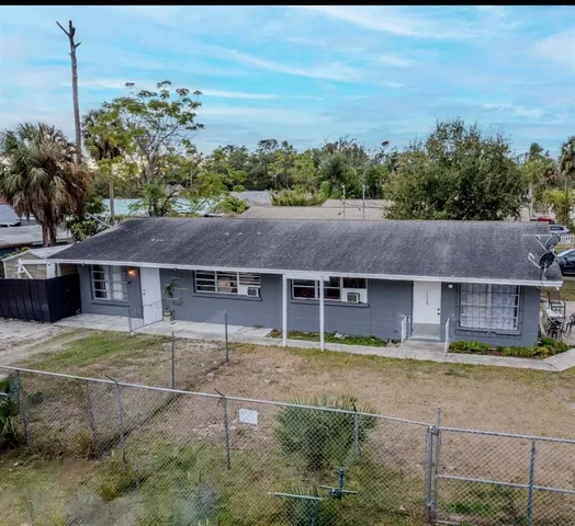$450,000 | 1110 Highland Street, Sarasota, FL 34234