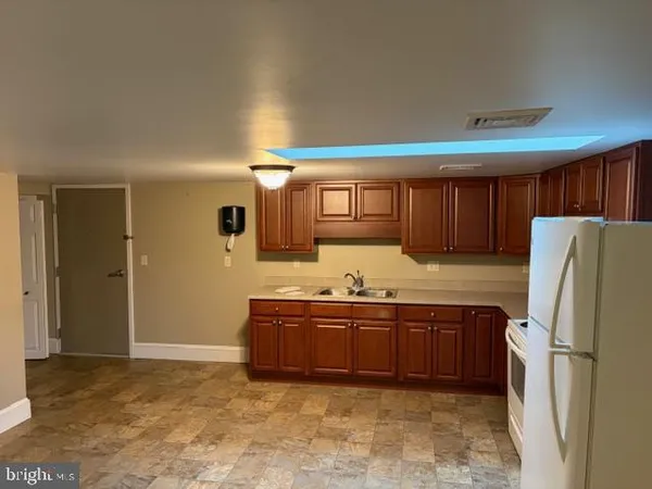 $1,500 | 140 West Main Street, Unit 1, New Holland, PA 17557