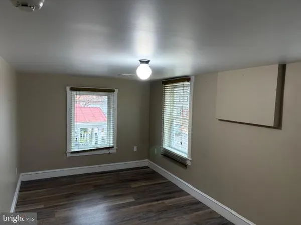 $1,500 | 140 West Main Street, Unit 1, New Holland, PA 17557