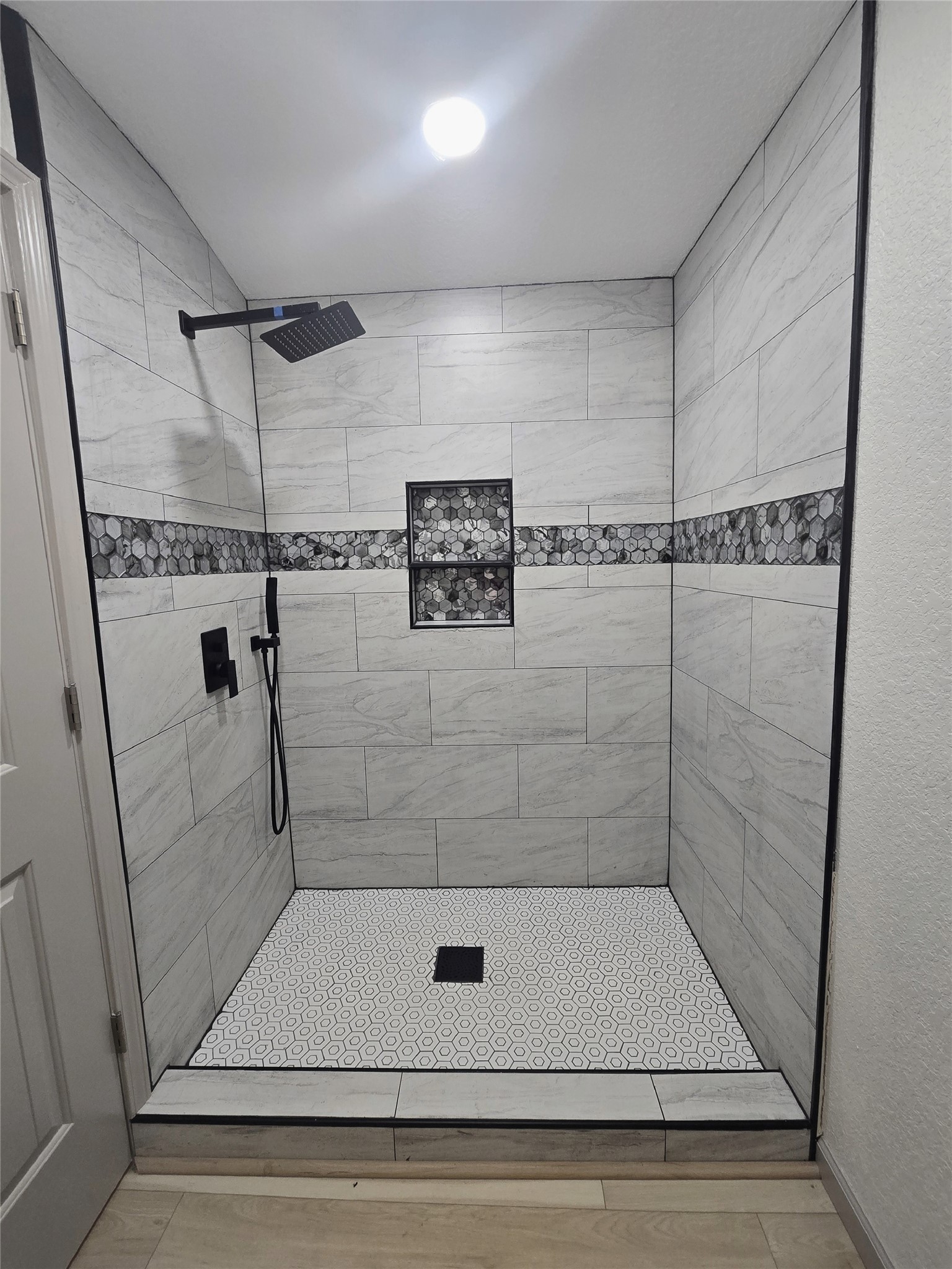 58 Hybiscus Court Lake Jackson, TX 77566 - Photo 6 of 21 a bathroom with a shower