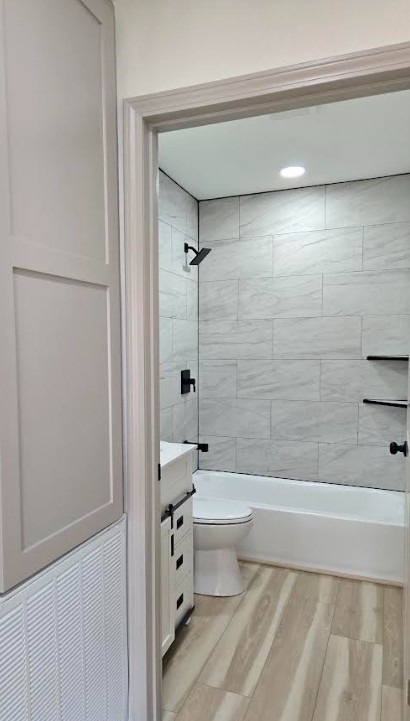 58 Hybiscus Court Lake Jackson, TX 77566 - Photo 9 of 21 a bathroom with a bathtub and a shower