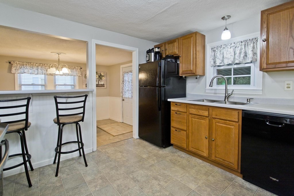 43 Harrington Road Chicopee, MA 01020 - Photo 13 of 37 Gallery Image 13