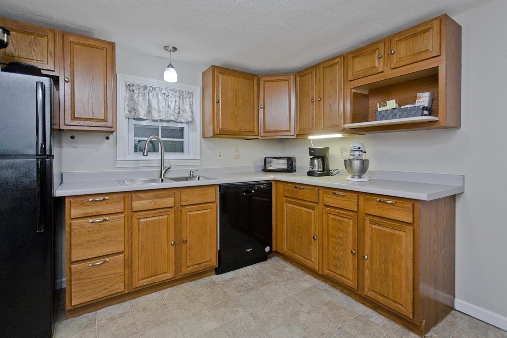 43 Harrington Road Chicopee, MA 01020 - Photo 7 of 37 Gallery Image 7