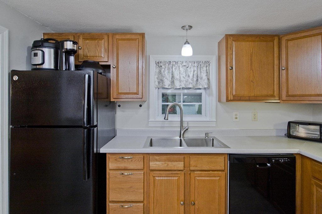 43 Harrington Road Chicopee, MA 01020 - Photo 8 of 37 Gallery Image 8