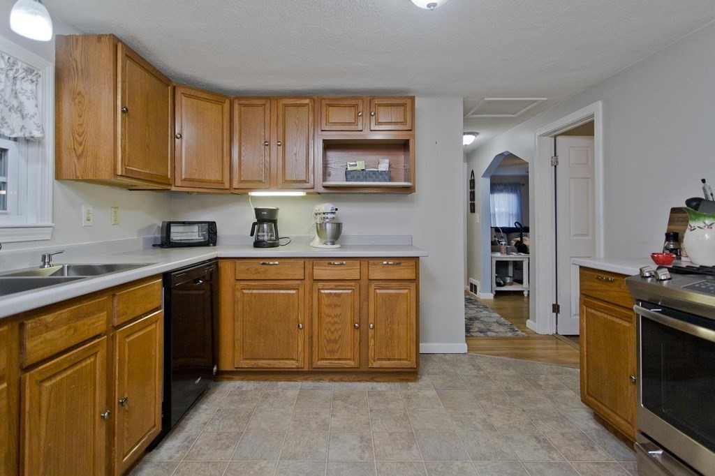 43 Harrington Road Chicopee, MA 01020 - Photo 10 of 37 Gallery Image 10