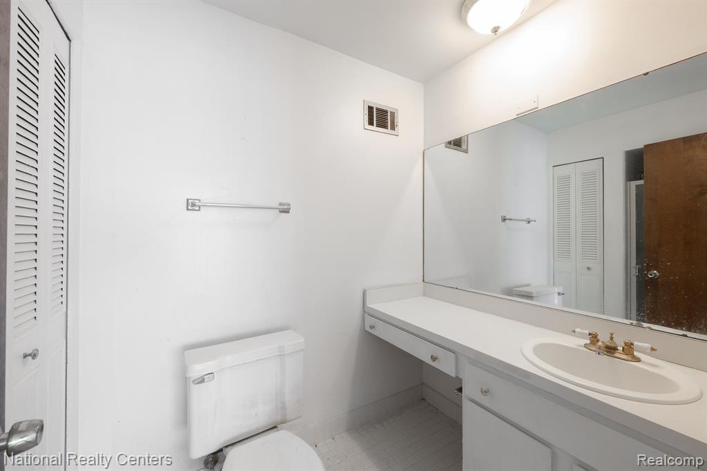 801 West Long Lake Road, Unit G1 Bloomfield Hills, MI 48302 - Photo 16 of 28