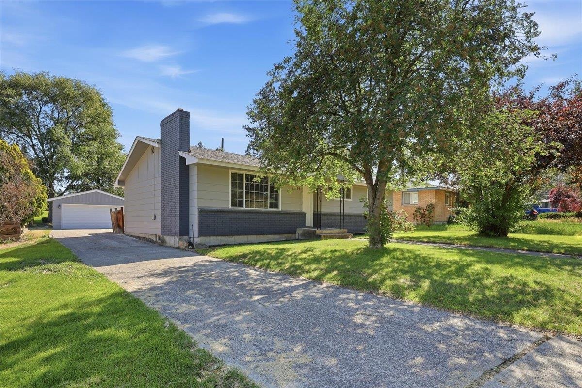 724 West Carolina Way Spokane, WA 99208 - Photo 3 of 33
