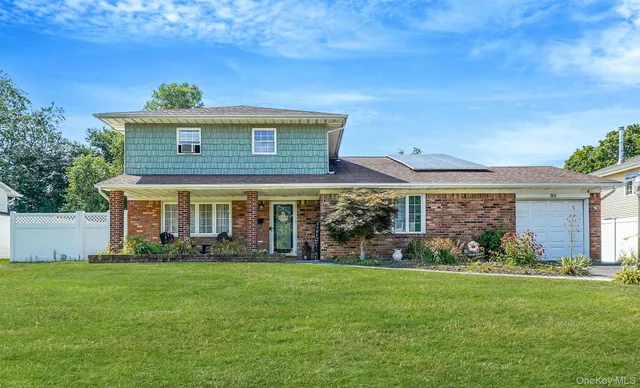 $832,500 | 98 Fifty Acre Road South, Smithtown, NY 11787