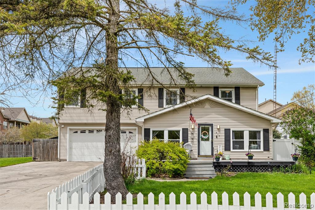 415 Leon Road Walled Lake, MI 48390 - Photo 1 of 48