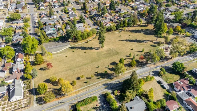 a view of a yard with basketball court