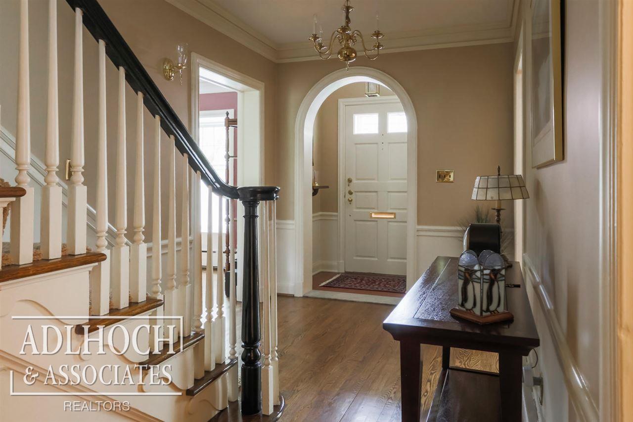 207 Ridge Road Grosse Pointe, MI 48236 - Photo 6 of 28 ENTRY HALLWAY