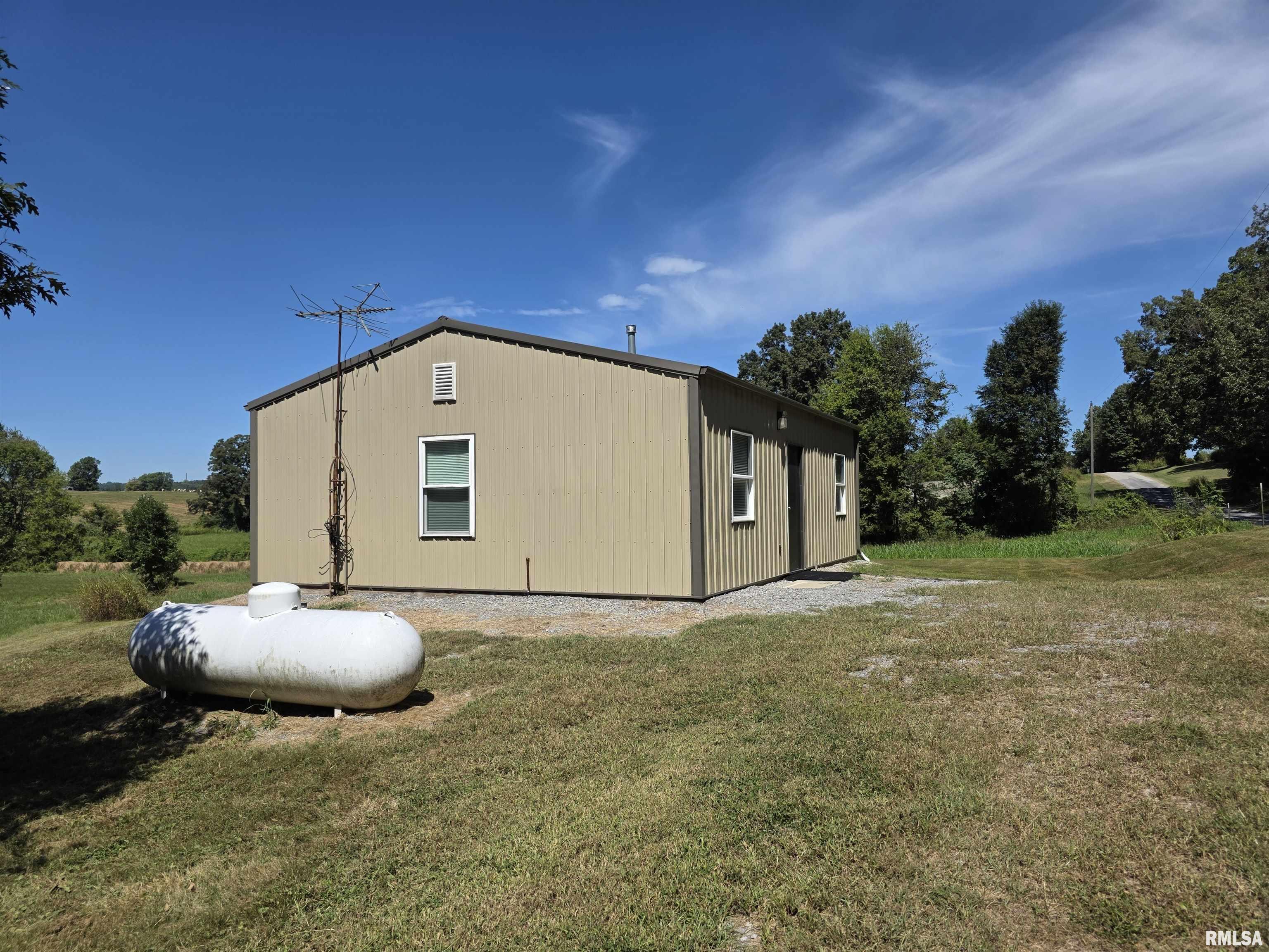 28 Simpson Lane Elizabethtown, IL 62931 - Photo 2 of 15