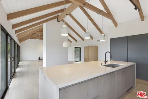 $3,750,000 | 24728 Vantage Point Terrace, Malibu, CA 90265