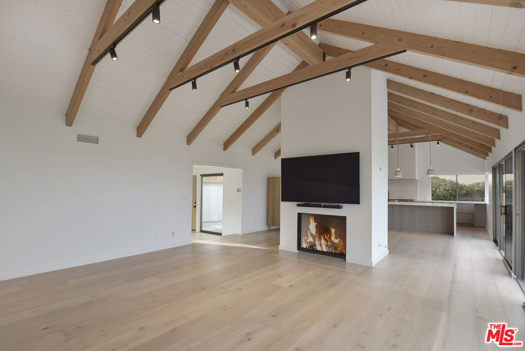 24728 Vantage Point Terrace Malibu, CA 90265 - Photo 13 of 36