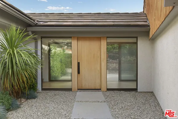 a view of entryway