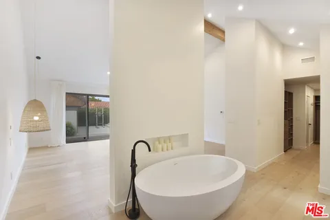 $3,750,000 | 24728 Vantage Point Terrace, Malibu, CA 90265