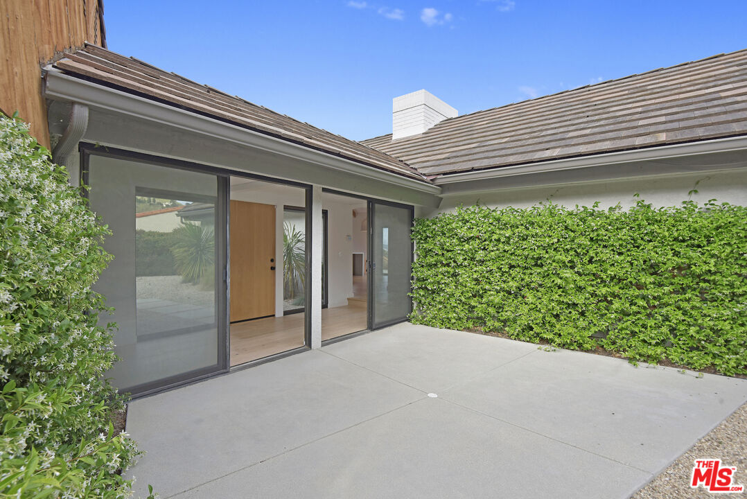 24728 Vantage Point Terrace Malibu, CA 90265 - Photo 31 of 36