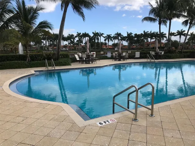 a view of outdoor kitchen outdoor kitchen