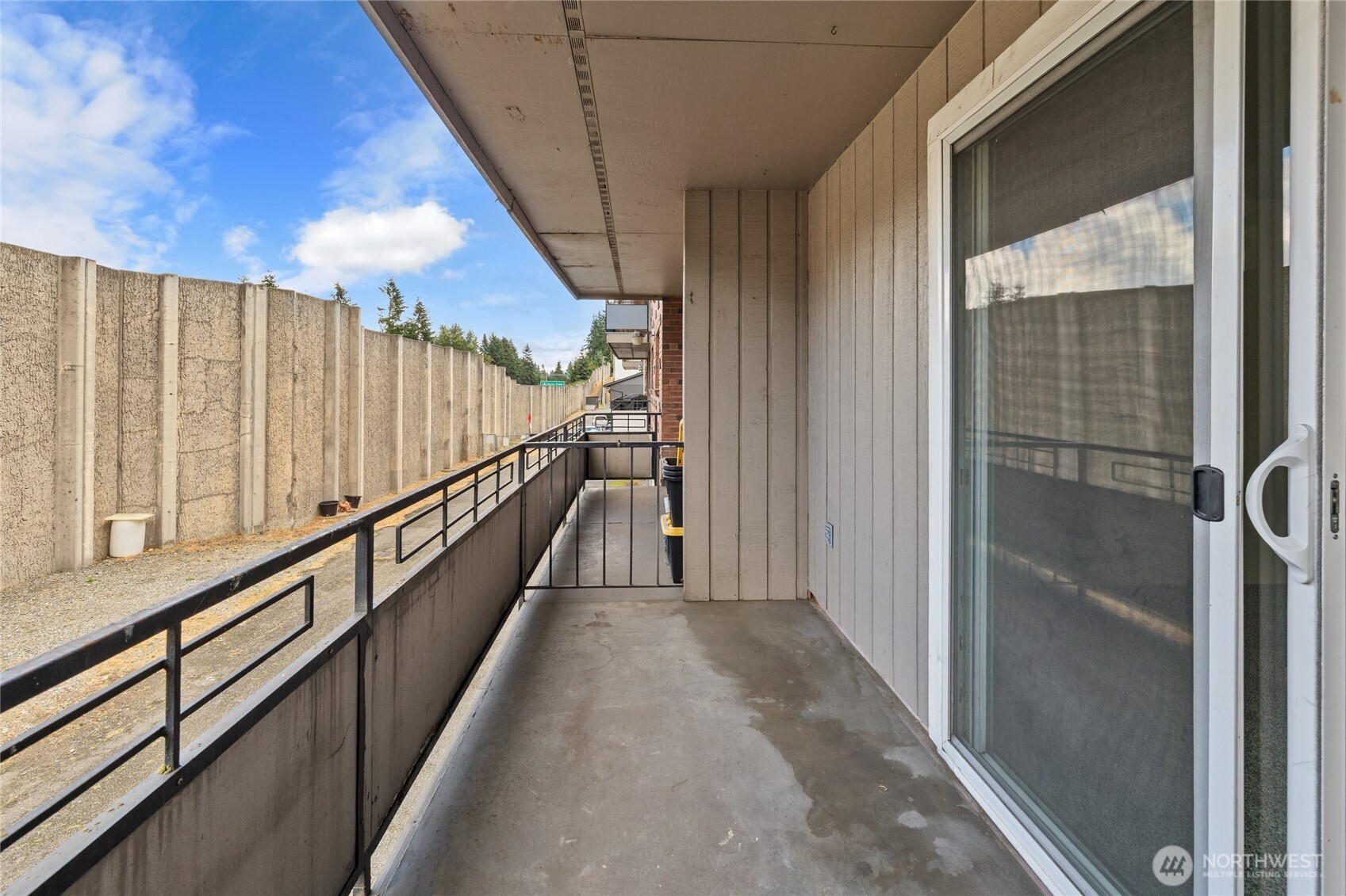 2517 Howard Avenue Everett, WA 98203 - Photo 12 of 32 a view of a balcony