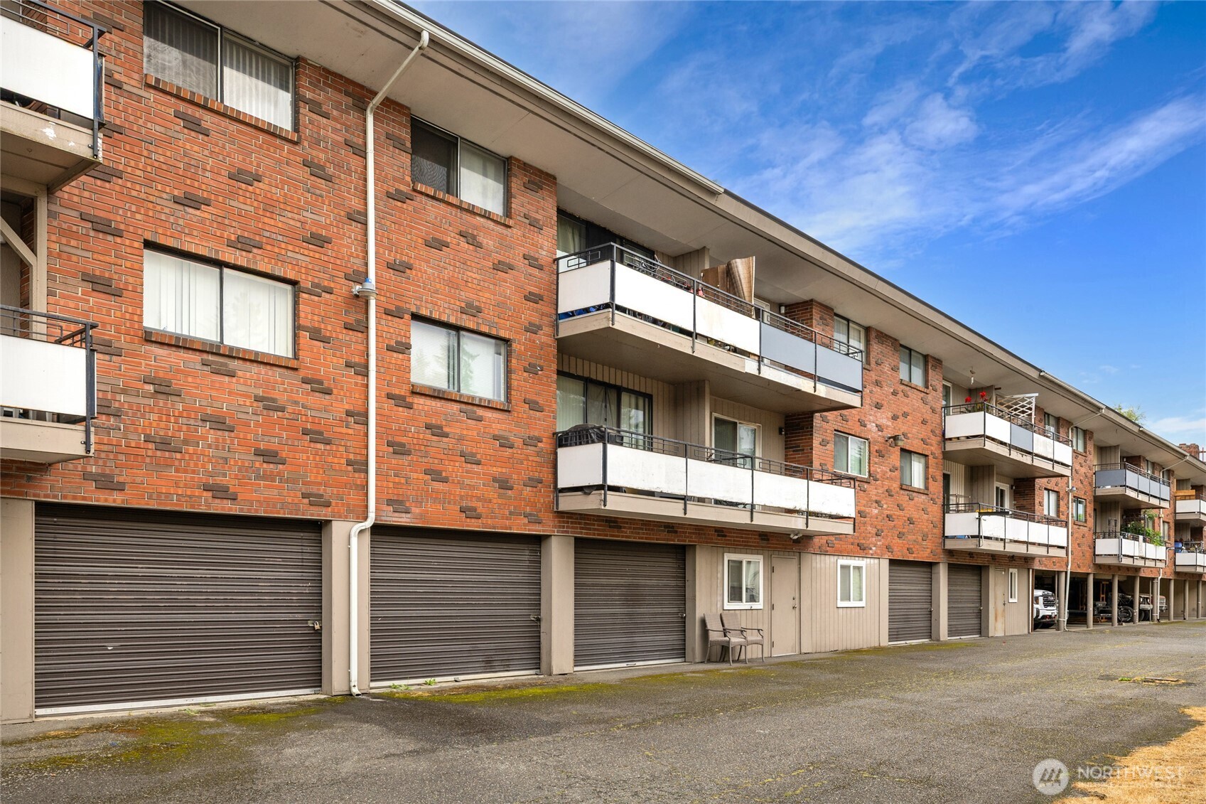 2517 Howard Avenue Everett, WA 98203 - Photo 25 of 32 a front view of a building