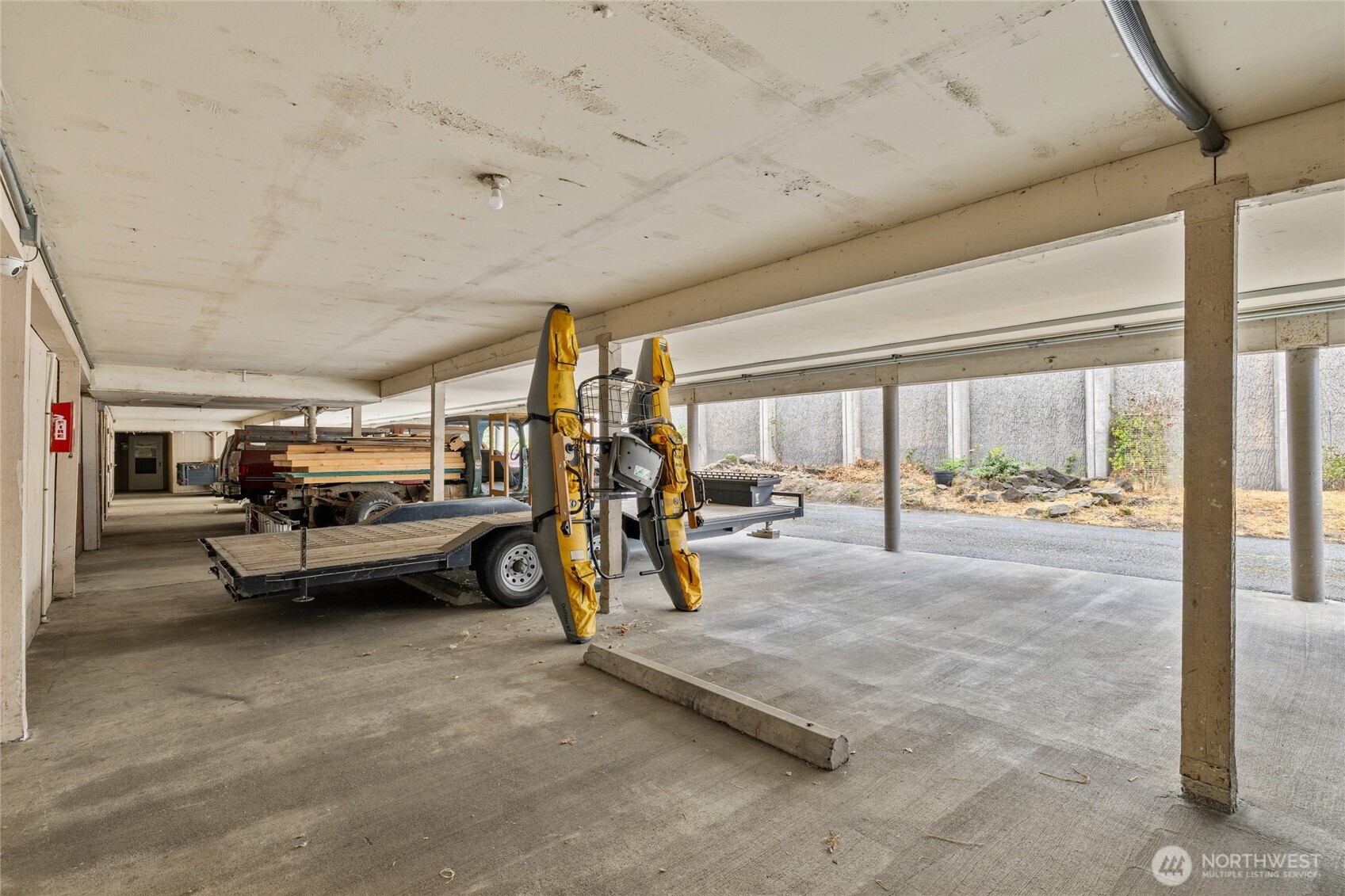 2517 Howard Avenue Everett, WA 98203 - Photo 27 of 32 a view of car garage