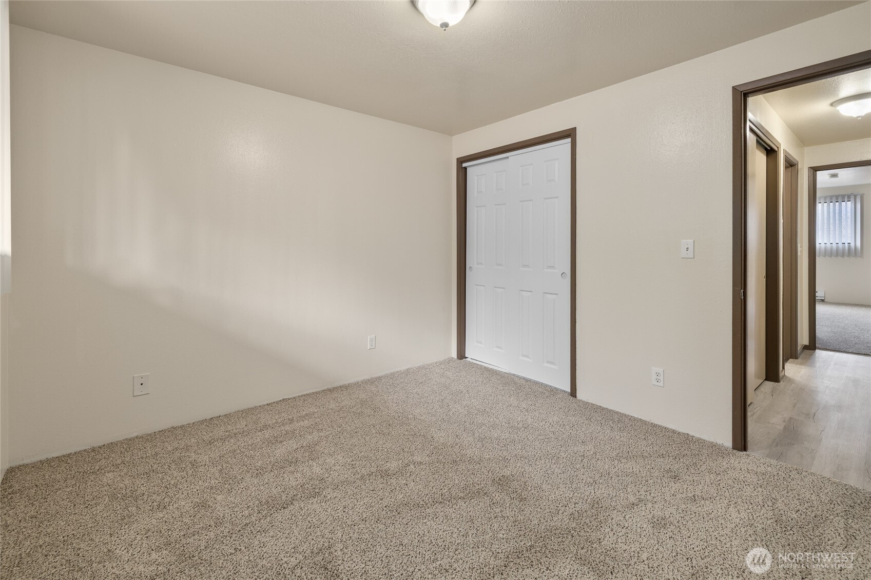 2517 Howard Avenue Everett, WA 98203 - Photo 9 of 32 an empty room with windows