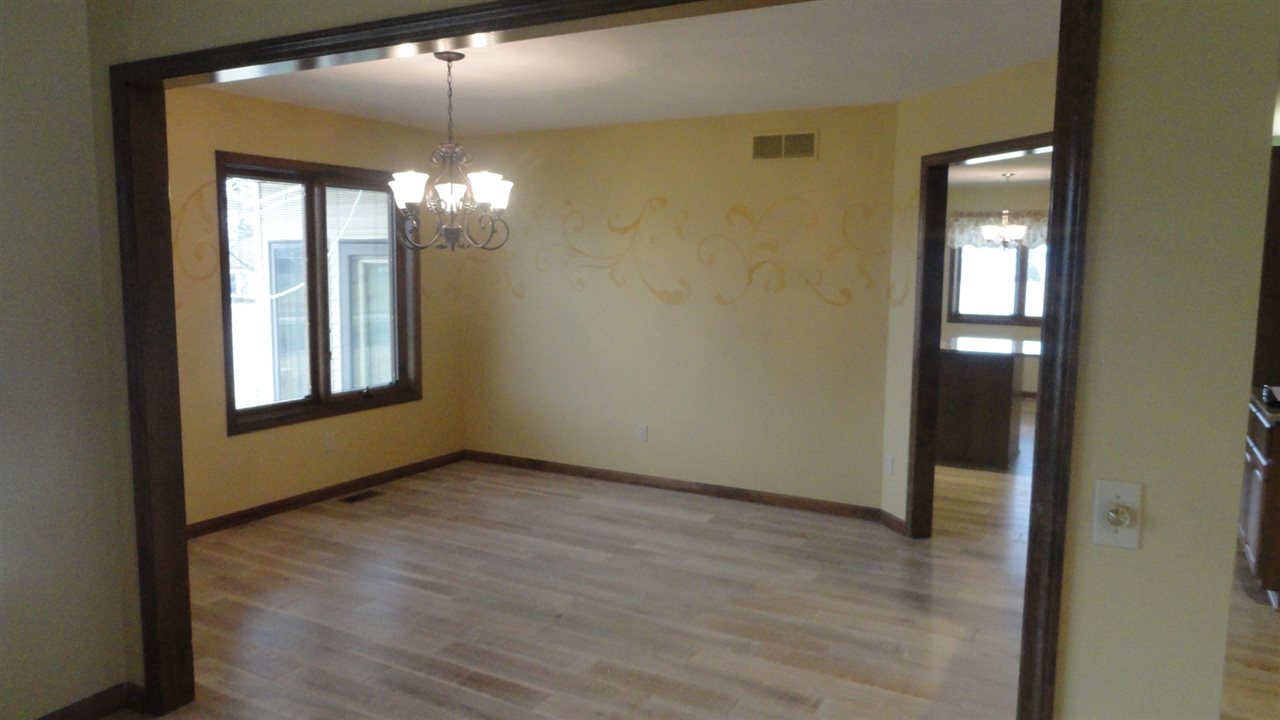 110 Lake Court Decatur, IN 46733 - Photo 4 of 26