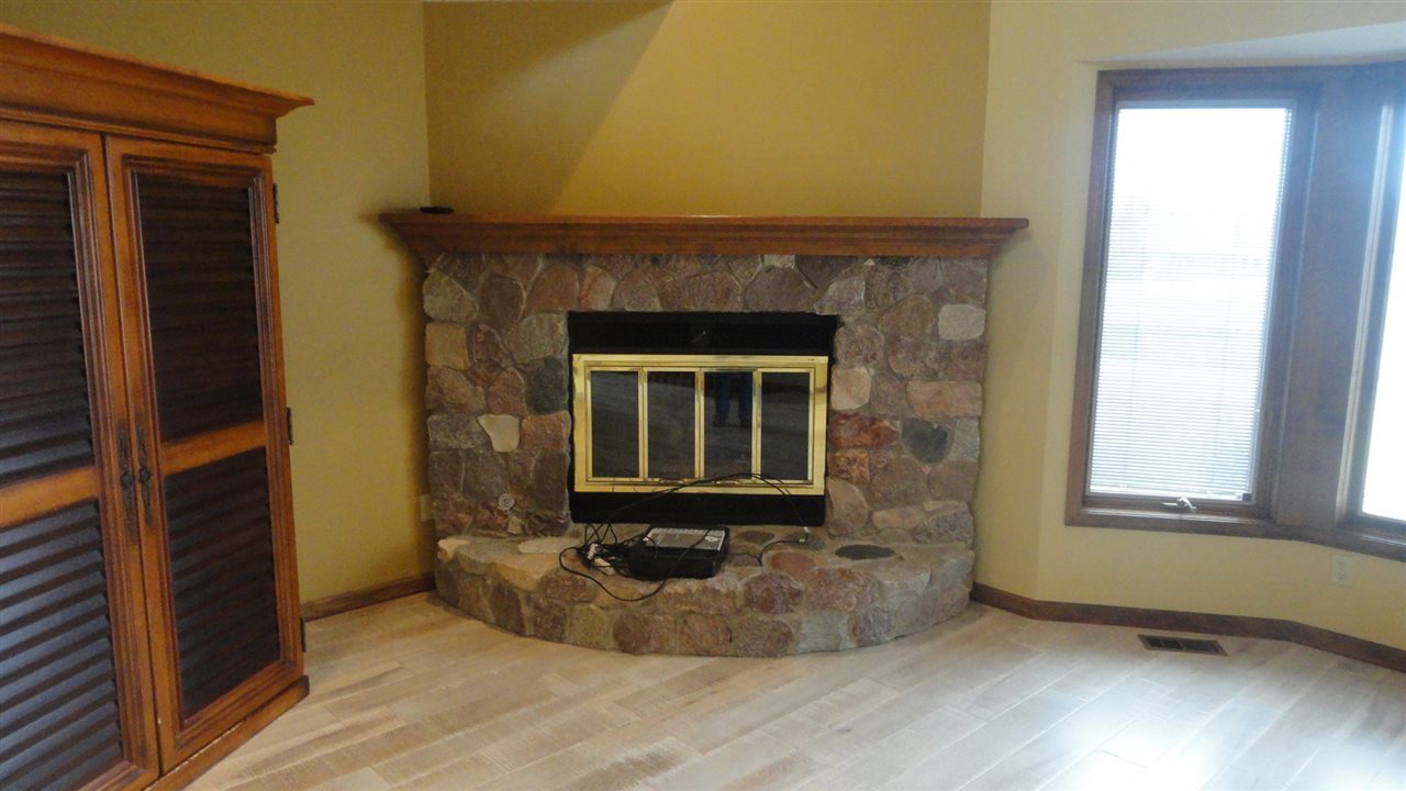 110 Lake Court Decatur, IN 46733 - Photo 9 of 26