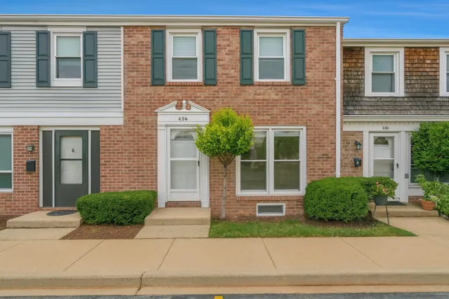 $3,200 | 938 Cardiff Court, Unit 938, Hoffman Estates, IL 60169