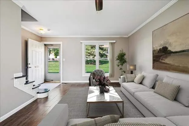 $3,200 | 938 Cardiff Court, Unit 938, Hoffman Estates, IL 60169