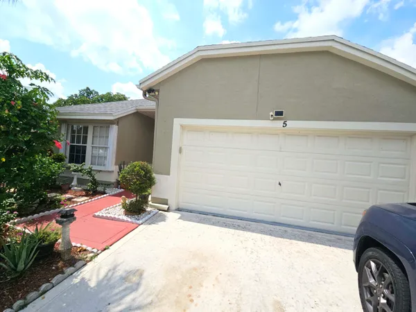 $3,200 | 5 Heather Trace Drive, Boynton Beach, FL 33436