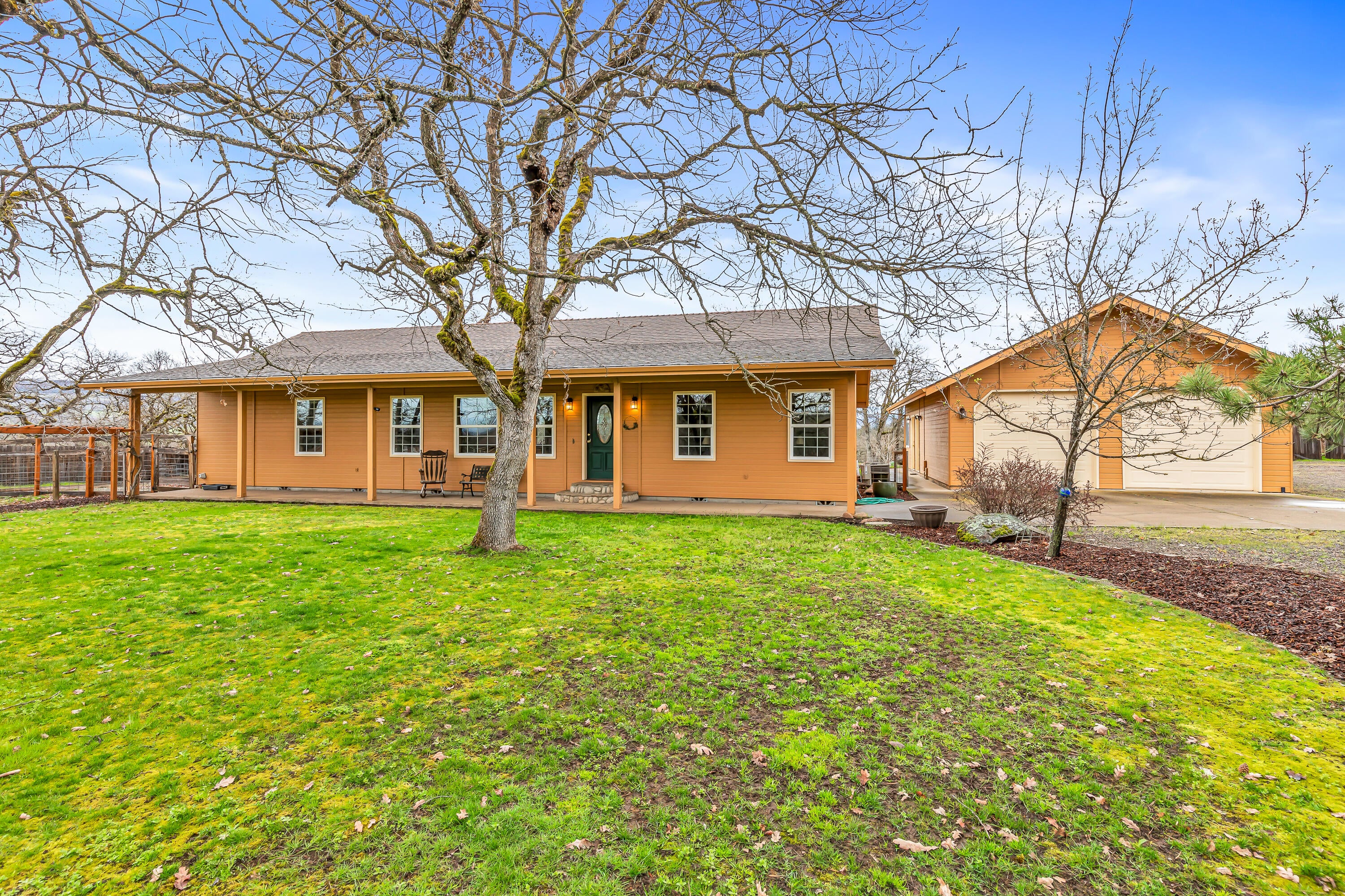 446 Ayres Road Eagle Point, OR 97524 - Photo 5 of 59 05