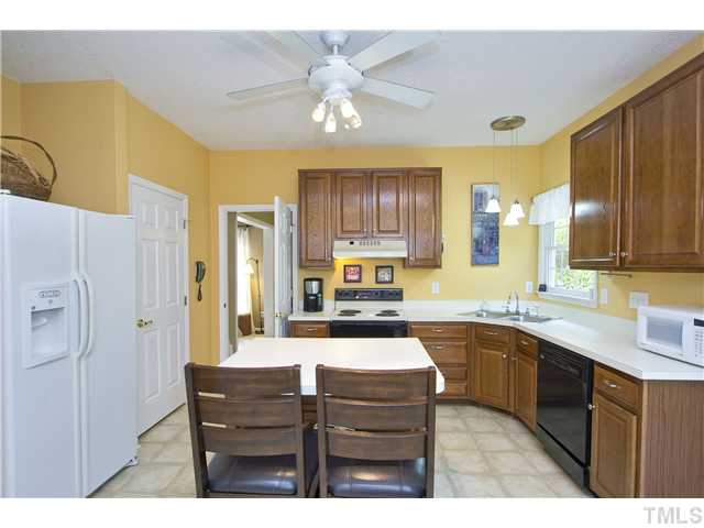 Large kitchen with center island - refrigerator conveys