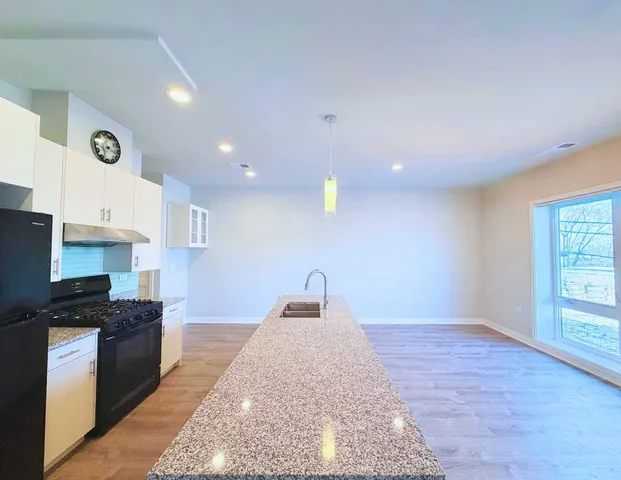 $348,000 | 3218 South Archer Avenue, Unit 201, Chicago, IL 60608