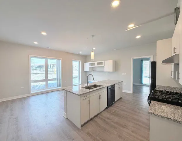 $348,000 | 3218 South Archer Avenue, Unit 201, Chicago, IL 60608