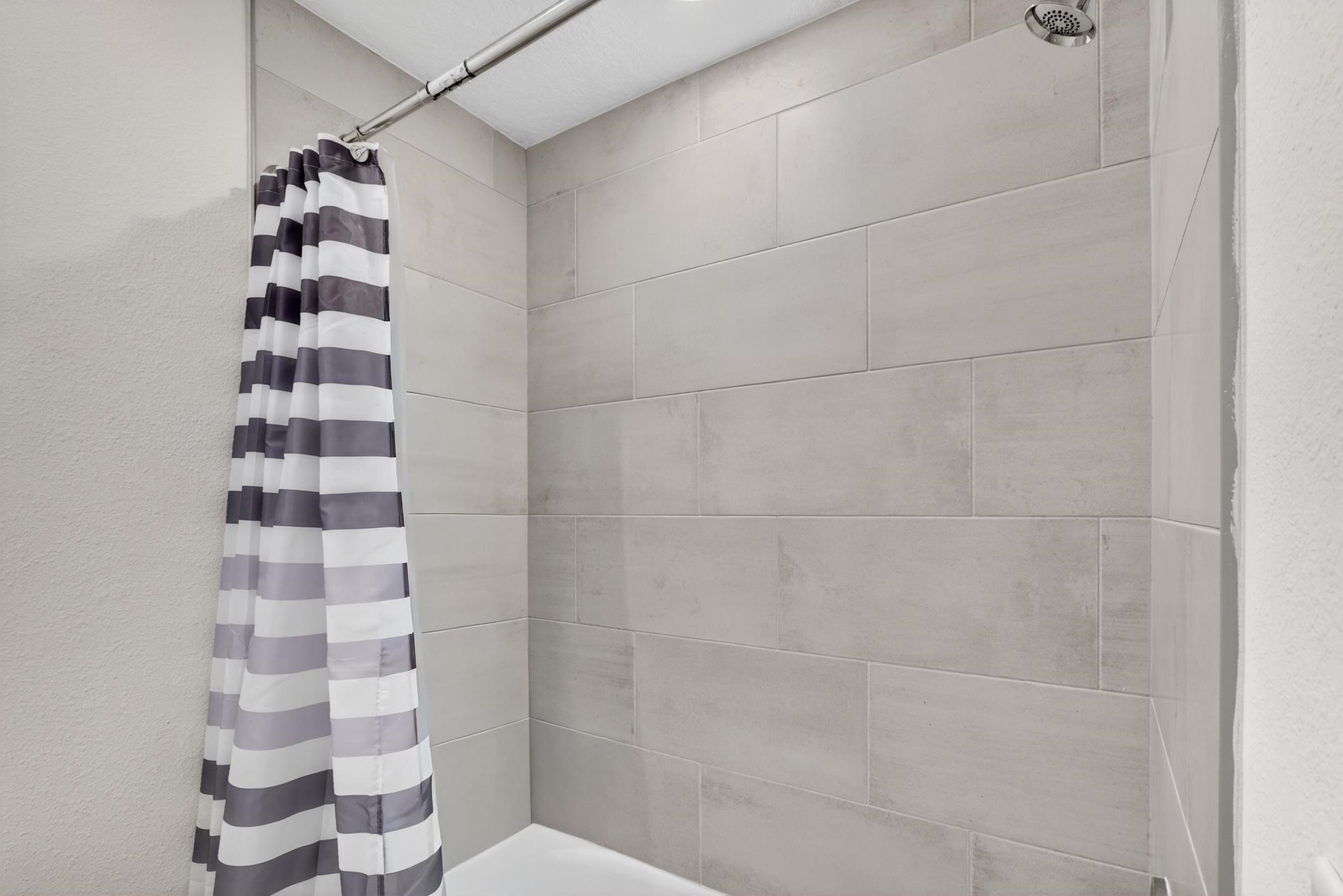 177 White Rabbit Run St. Augustine, FL 32092 - Photo 35 of 51 Full bath with a textured wall