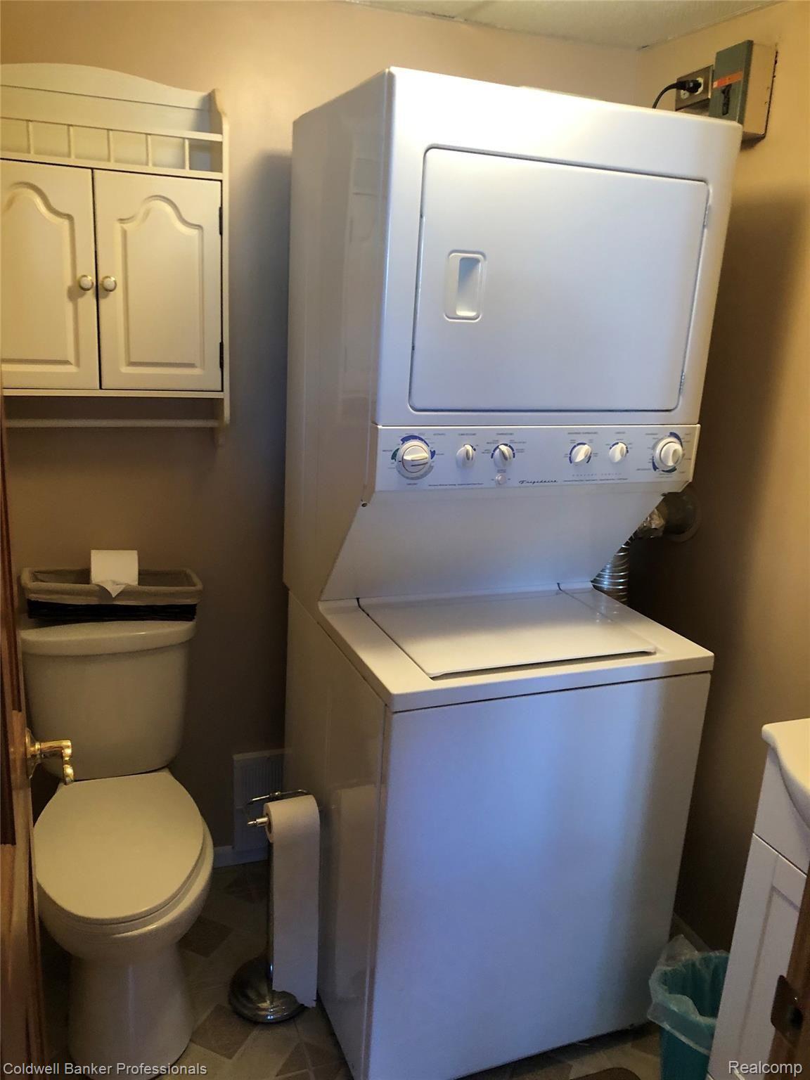 9565 North River Road Algonac, MI 48001 - Photo 9 of 18 laundry.jpg