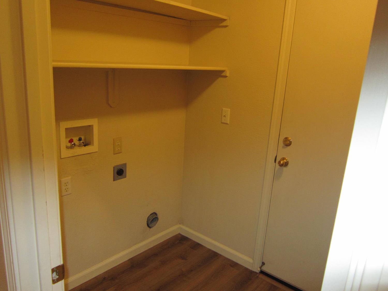 3336 Sleepy Hollow Lane Modesto, CA 95355 - Photo 13 of 27 a bathroom with a wooden door