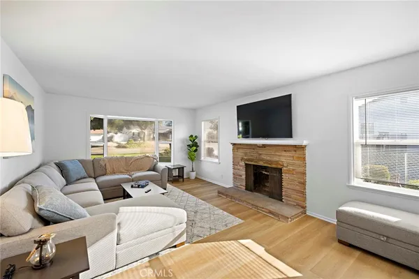 $1,189,000 | 720 East Foothill Boulevard, Glendora, CA 91741
