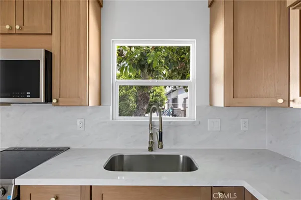 $1,189,000 | 720 East Foothill Boulevard, Glendora, CA 91741