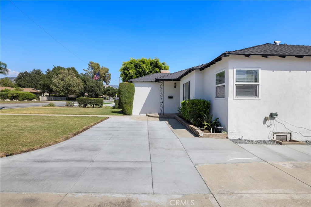 720 East Foothill Boulevard Glendora, CA 91741 - Photo 4 of 37 a view of a house with backyard and a tree